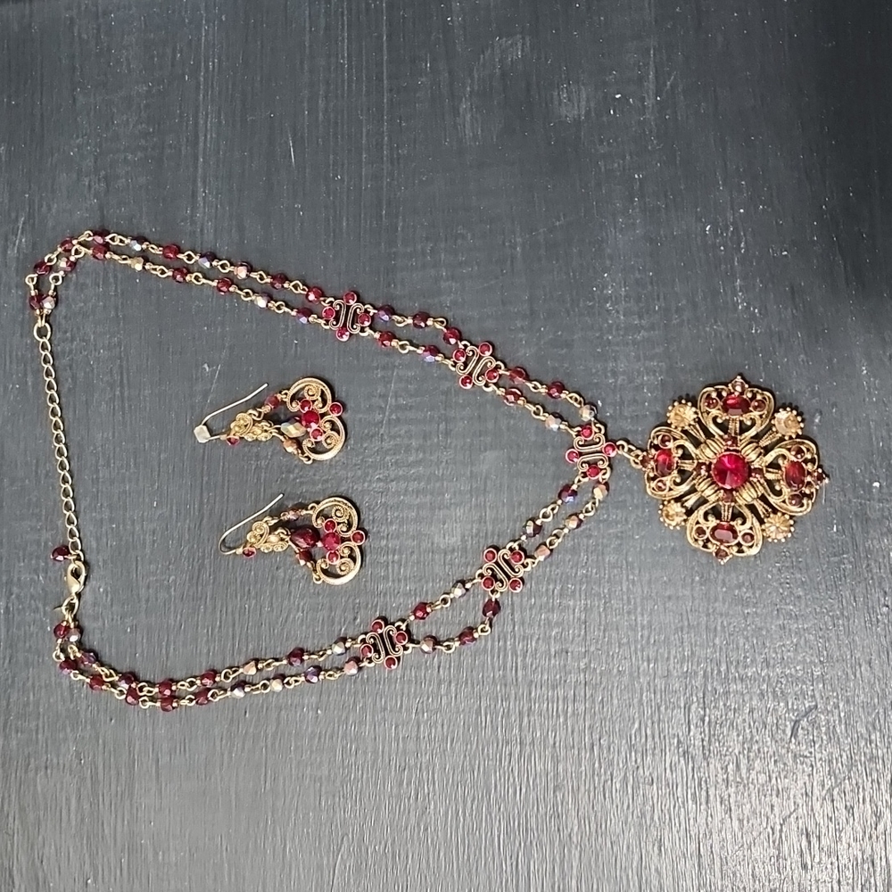 Beautiful necklace and earring set
